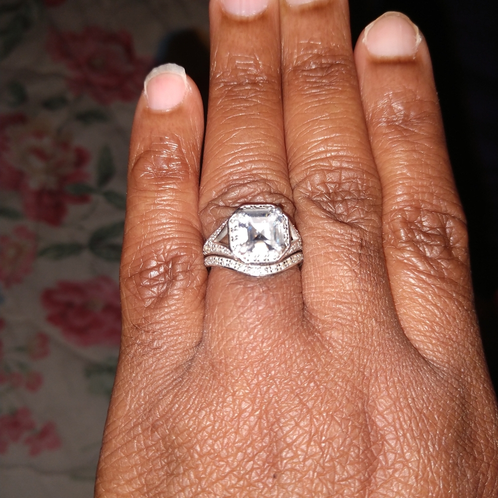 Ring - Picture 3 of 3